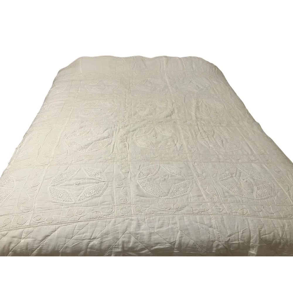 1900s Antique CottageCore Amish white on white BABY CRIB QUILT 81x72 hand stitch